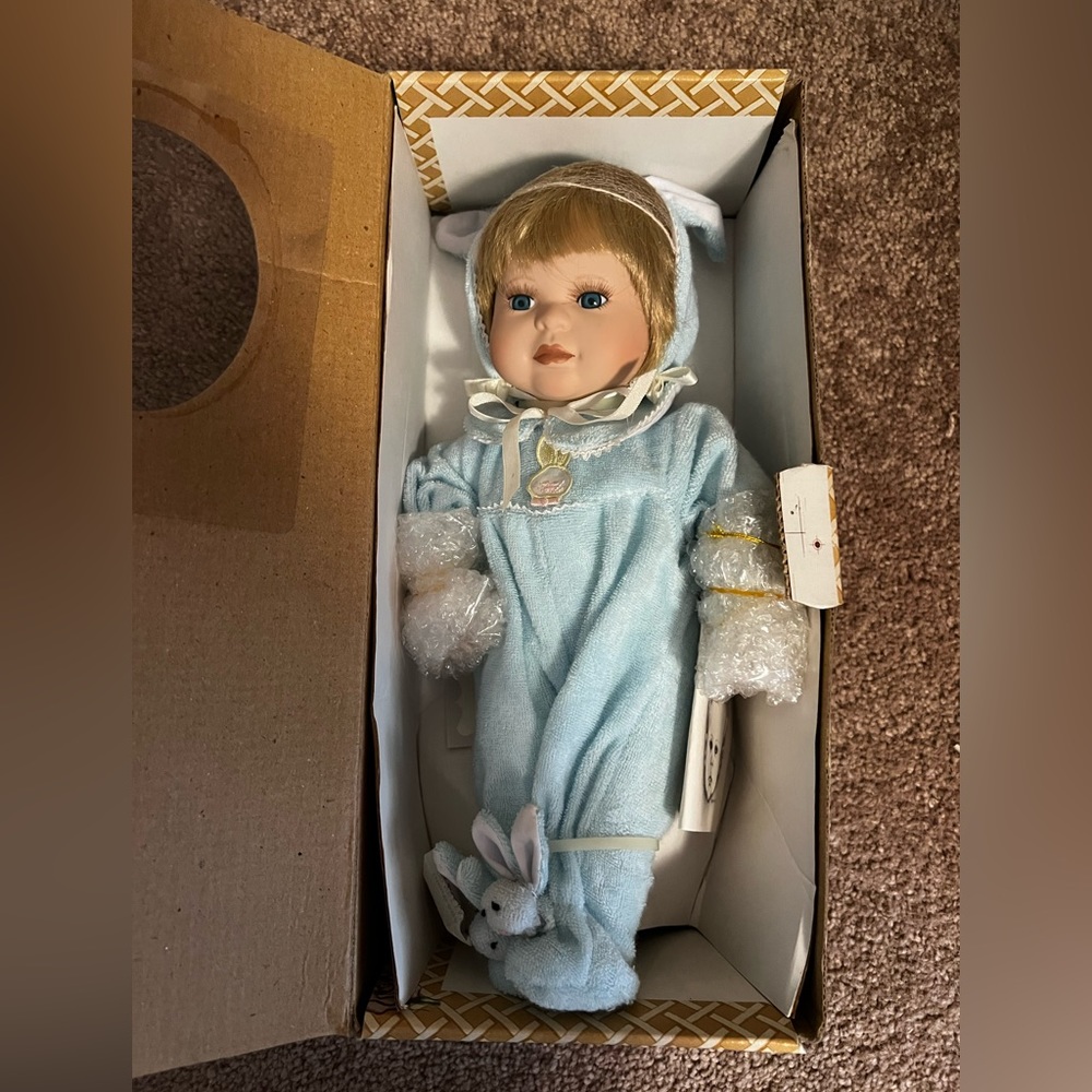 Crowne Fine Porcelain Doll 85318